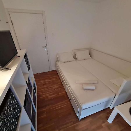 Apartmani Lovre I Zara Esterno foto