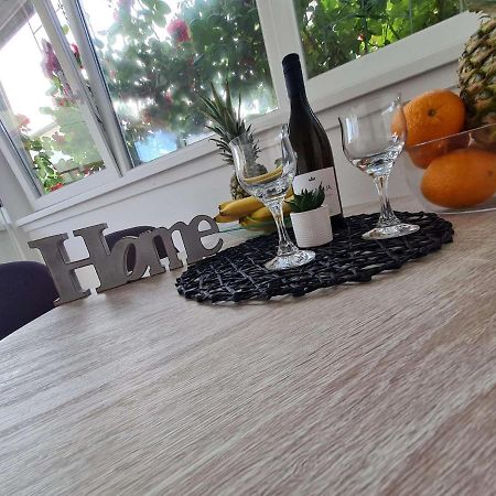 Apartmani Lovre I Zara Esterno foto