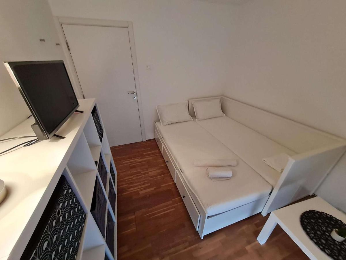 Apartmani Lovre I Zara Esterno foto