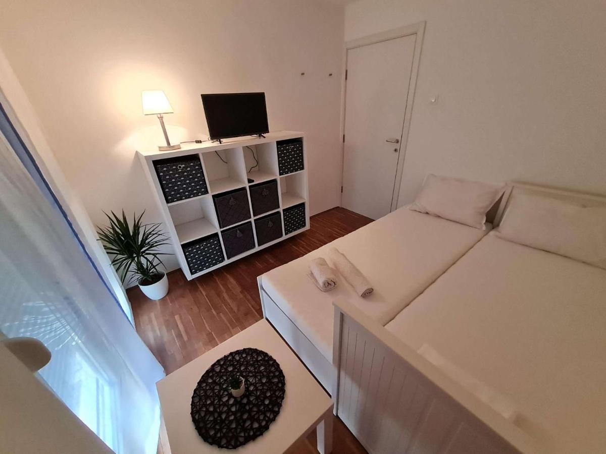 Apartmani Lovre I Zara Esterno foto