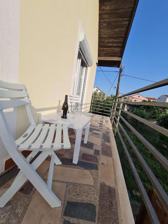 Apartmani Lovre I Zara Esterno foto