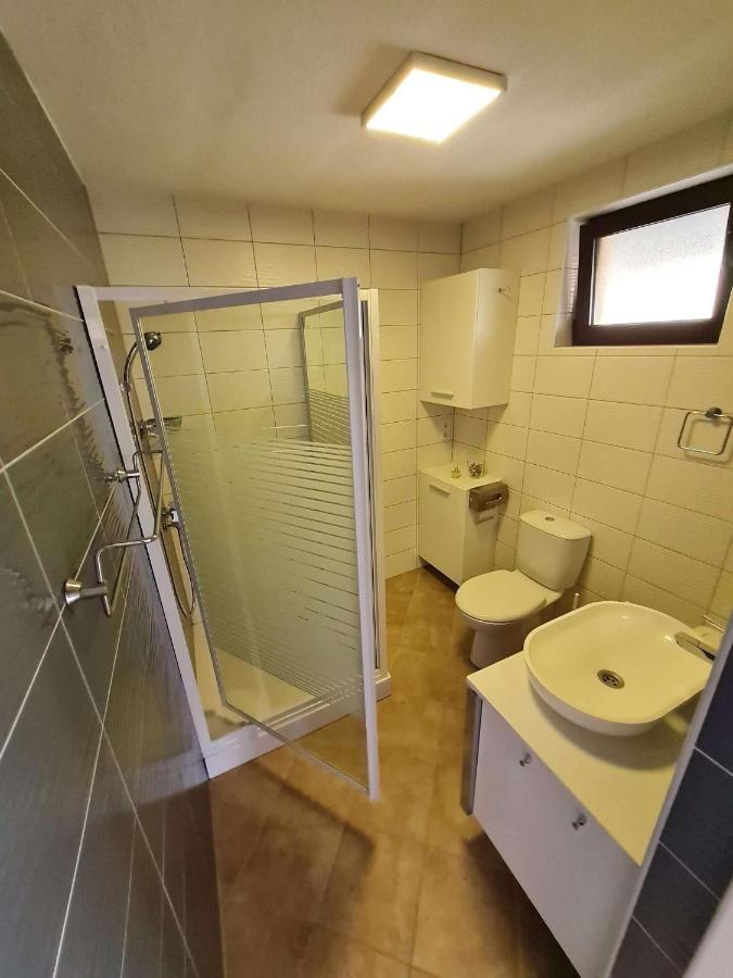 Apartmani Lovre I Zara Esterno foto