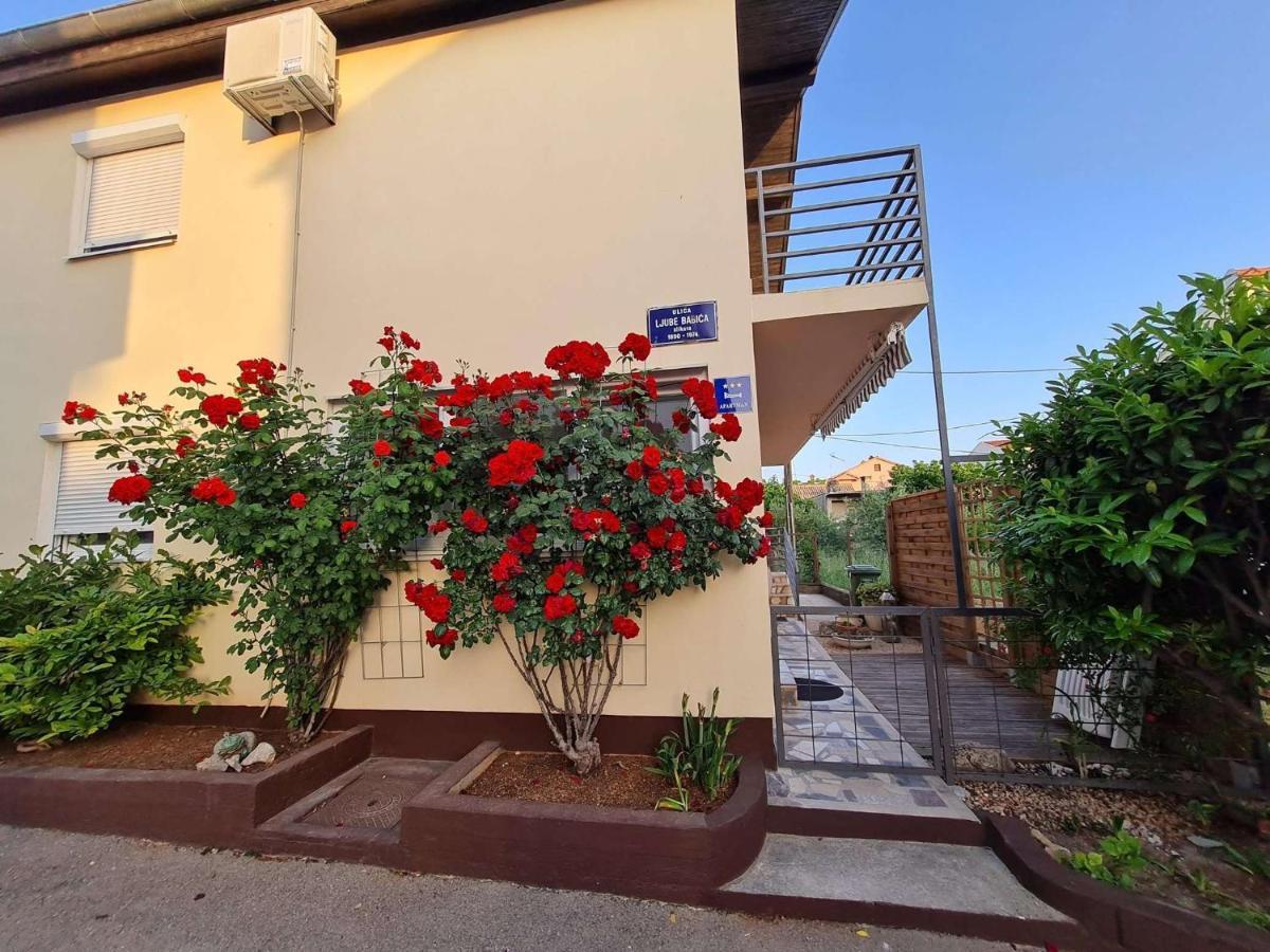 Apartmani Lovre I Zara Esterno foto