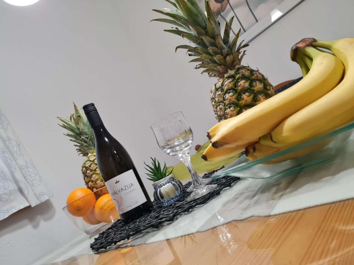 Apartmani Lovre I Zara Esterno foto