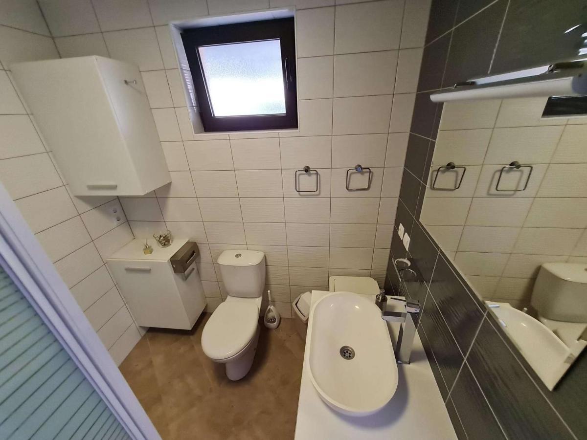 Apartmani Lovre I Zara Esterno foto