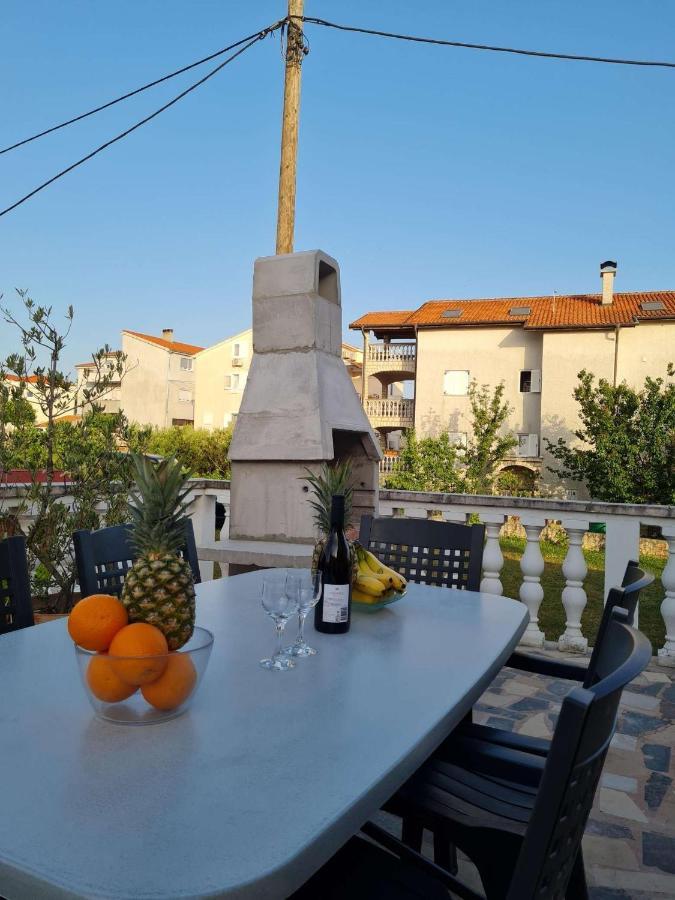 Apartmani Lovre I Zara Esterno foto
