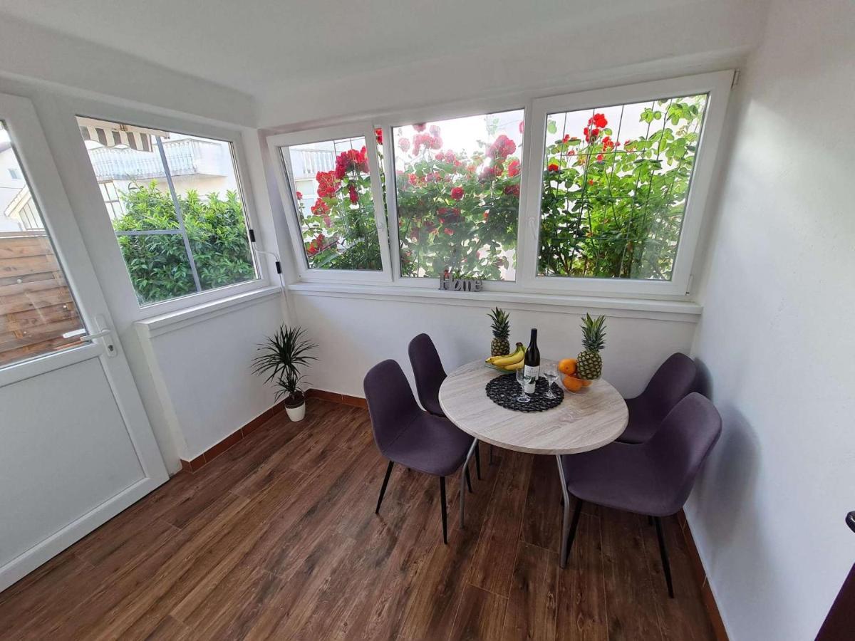 Apartmani Lovre I Zara Esterno foto