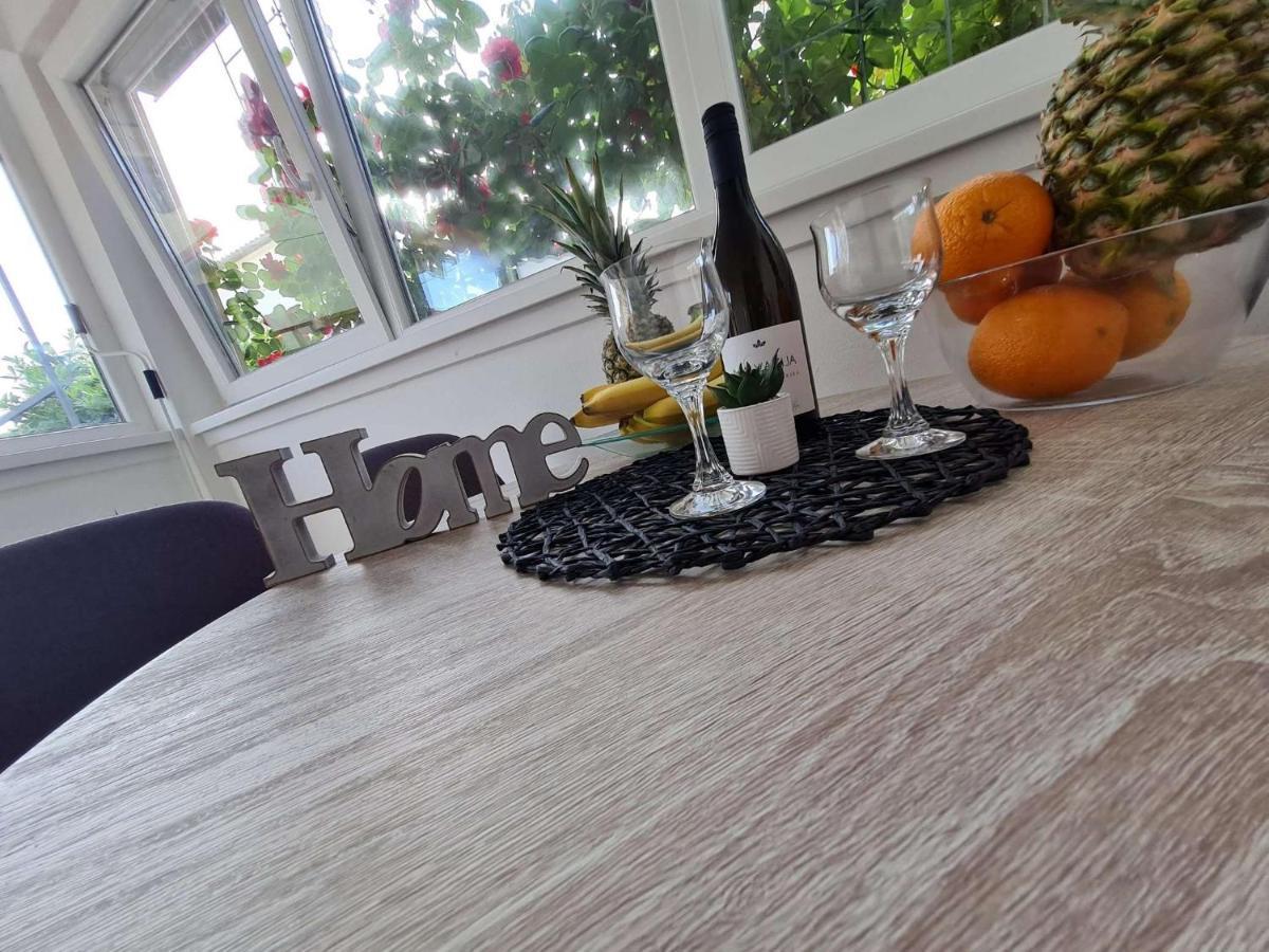Apartmani Lovre I Zara Esterno foto