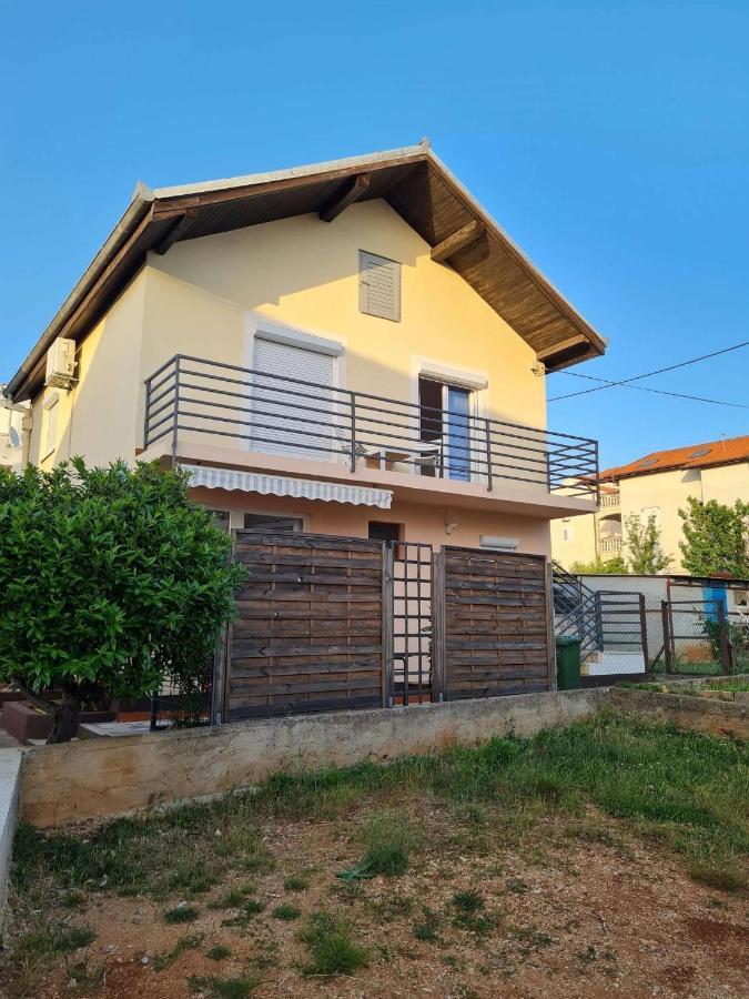 Apartmani Lovre I Zara Esterno foto