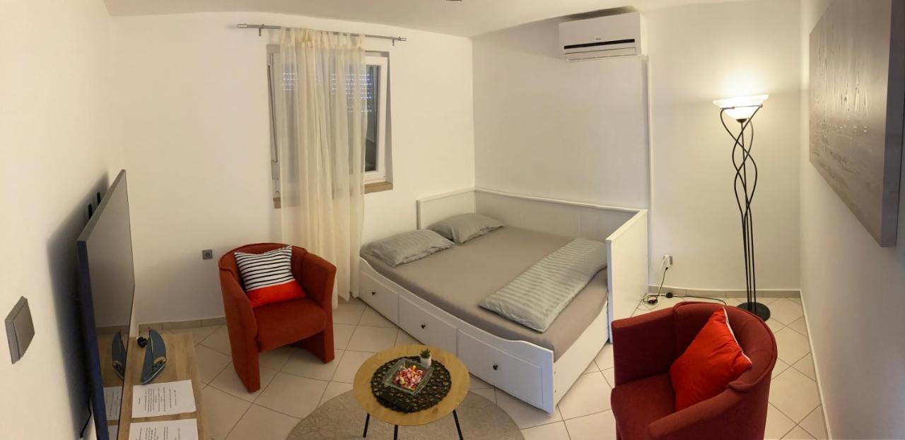 Apartmani Lovre I Zara Esterno foto