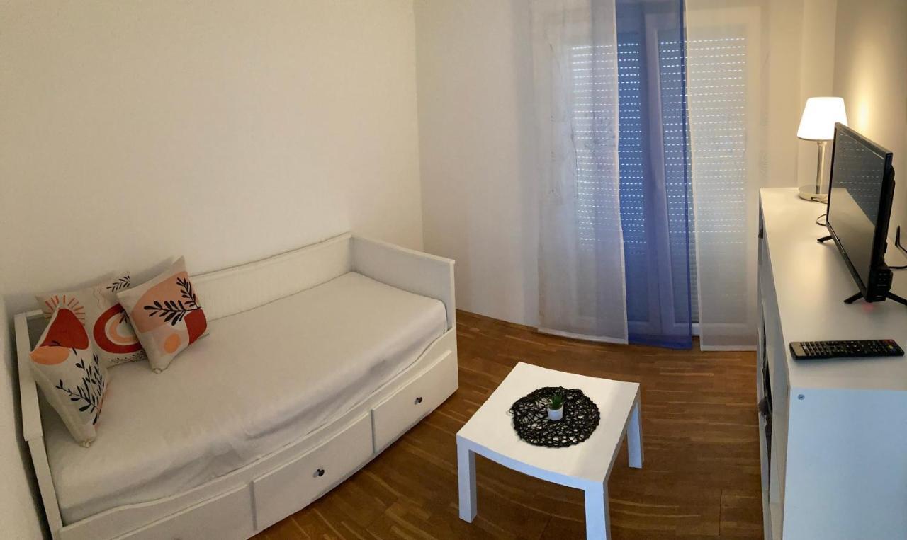 Apartmani Lovre I Zara Esterno foto