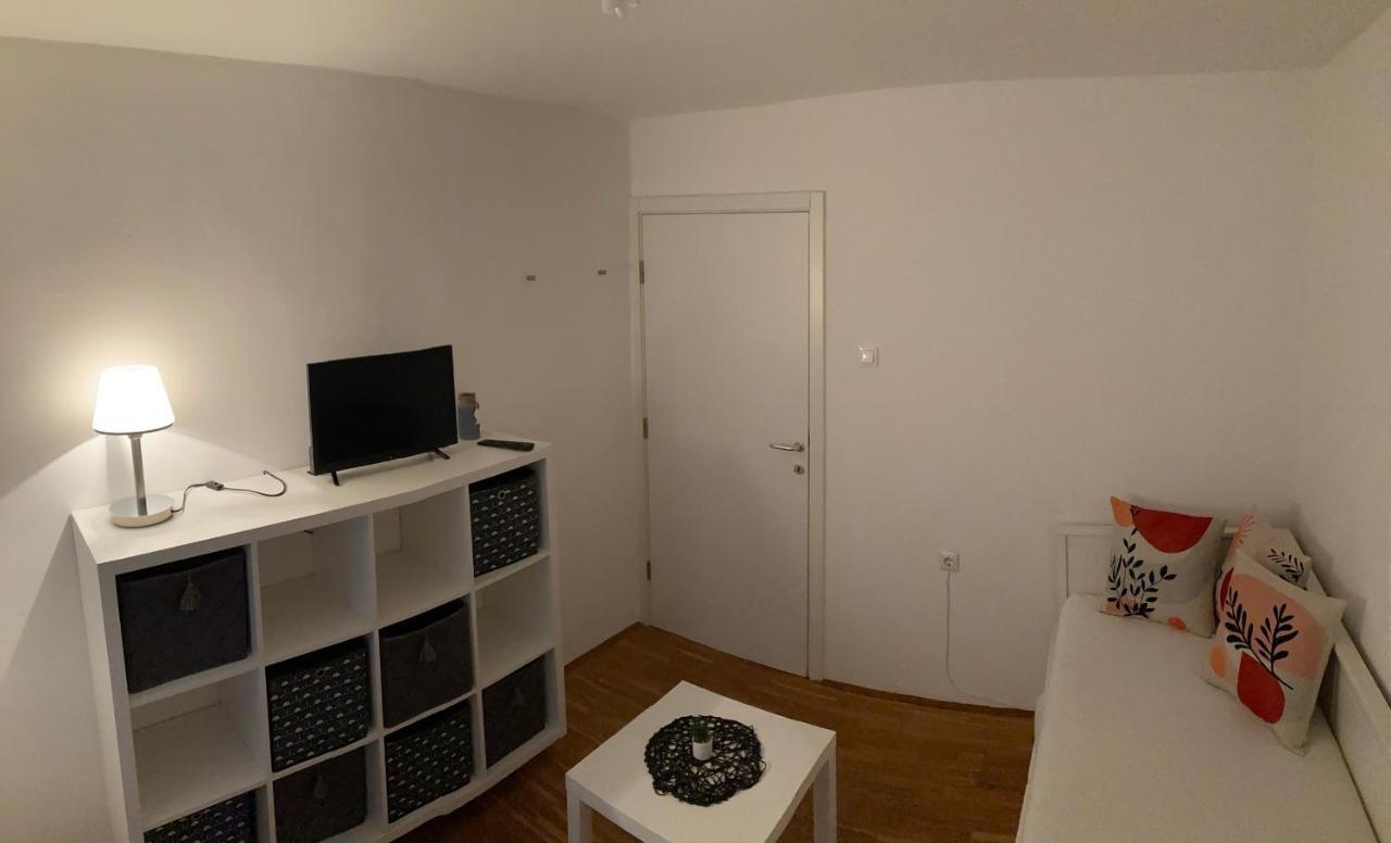 Apartmani Lovre I Zara Esterno foto