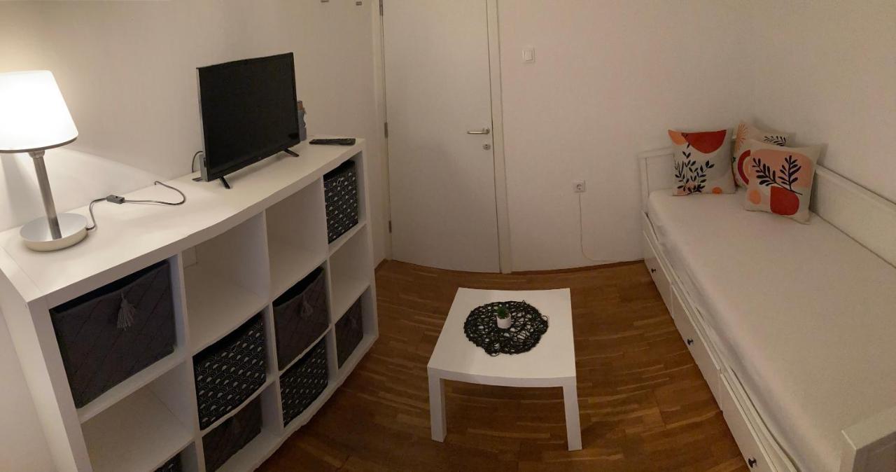 Apartmani Lovre I Zara Esterno foto